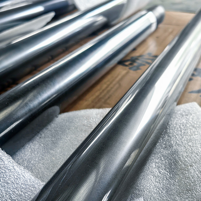 Chrome oxide ceramic piston rods