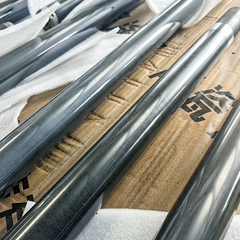 Chrome oxide ceramic piston rods